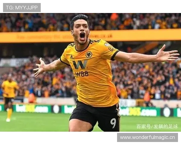 桑保利执教风格强调高位逼抢与快速转换，战术体系注重进攻压迫