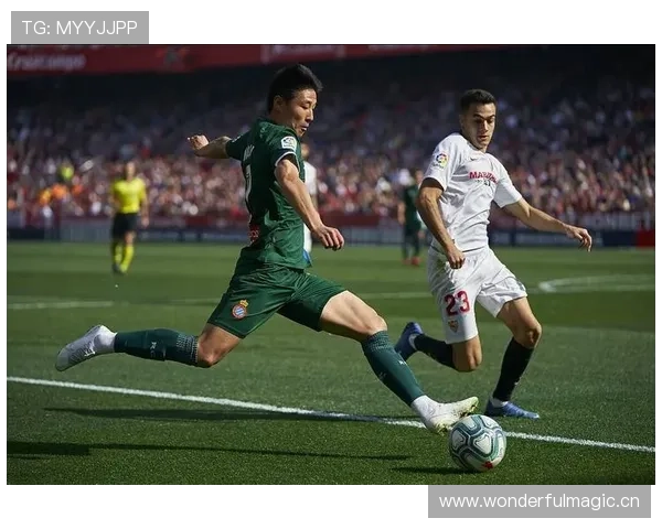 萨卡与阿诺德边路全能性对比:进攻输出与战术价值差异解析 萨卡与阿诺德边路全能性对比:进攻输出与战术价值差异解析