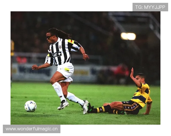 戴维斯居然把豪宅当健身房，用器械的架势比跑球场还猛！